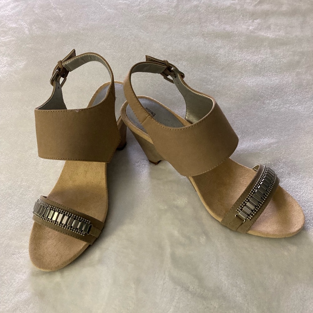 Anne  Klein